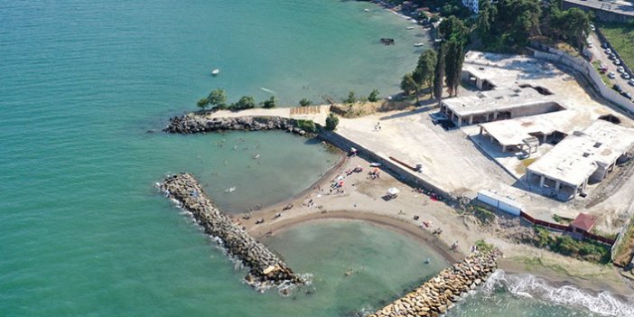Karadeniz sahilindeki gökdelen yıkılınca kumsal halka açıldı