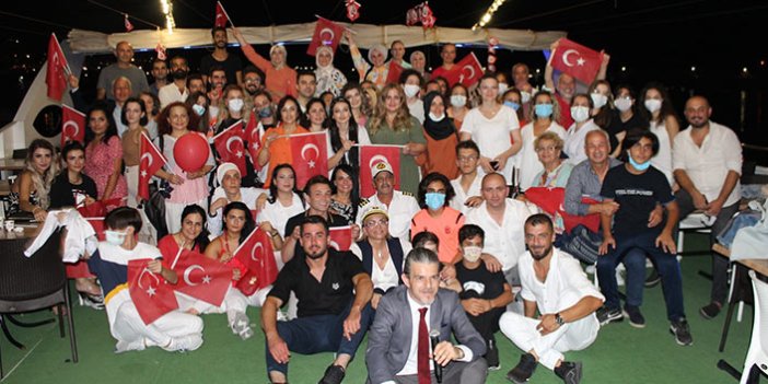 Trabzon’da denizde 30 Ağustos kutlaması