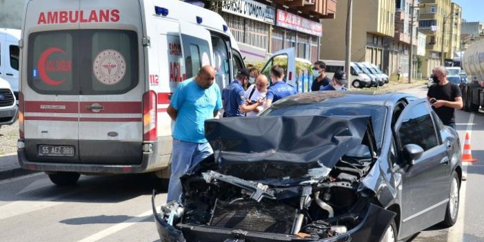 Samsun'da otomobil kamyona çarptı: 2 yaralı