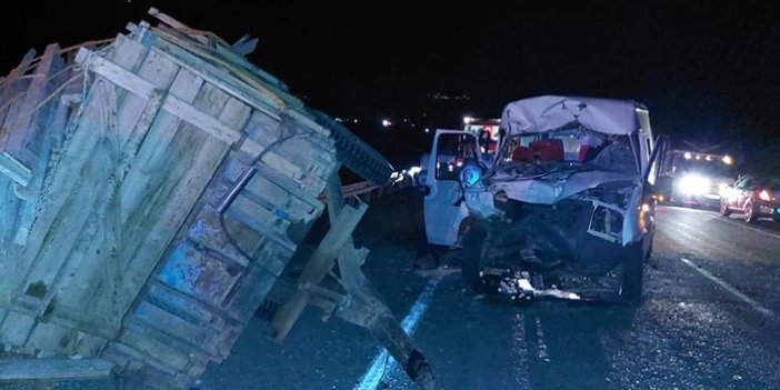 Giresun’da minibüs ile traktör çarpıştı: 3 yaralı