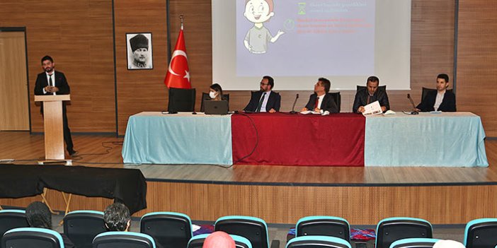 Trabzon'da "Teknoloji Bağımlılığı" paneli