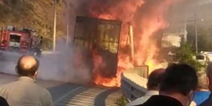 Samsun'da seyir halindeki tırın dorsesi alev alev yandı