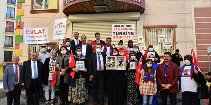 Başkan Genç'ten Diyarbakır annelerine ziyaret! "Annelerimizin ellerini öpüyoruz"