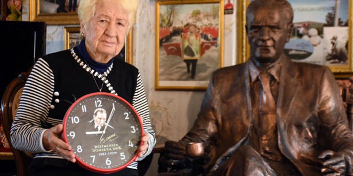Atatürk müzesine çevirdiği evinde, tüm saatler 09.05'i gösteriyor