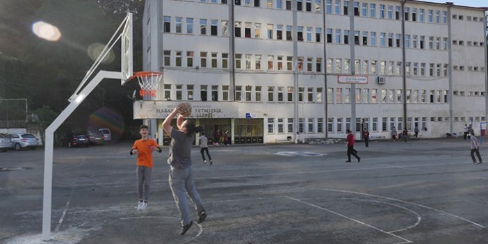 Trabzon'da Büyükşehir'den, 18 ilçeye 100 adet basketbol potası