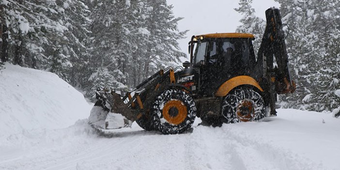 Bayburt’ta kardan kapalı köy yolu kalmadı