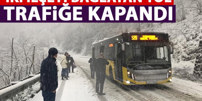 Trabzon'da iki ilçeyi bağlayan yolda kar işkencesi