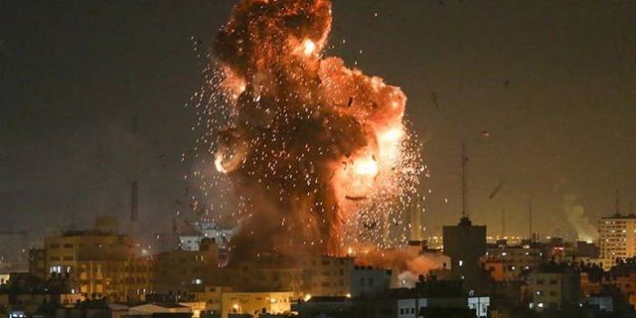 İsrail'den Hamas'a ait askeri noktaya saldırı