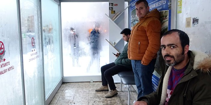 Gümüşhane'de klimalı duraklar soğuk kış aylarında vatandaşların imdadına yetişiyor