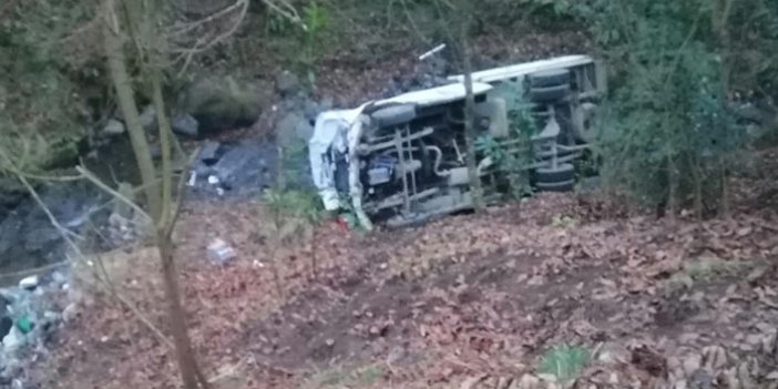 Trabzon'da kamyonet dereye yuvarlandı! 1 Yaralı
