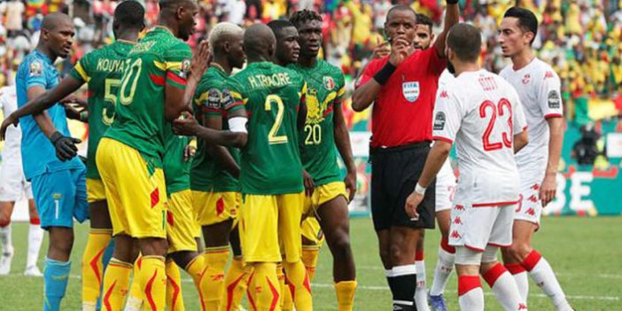 Tunus Mali maçında tarihe geçecek skandal! Maçı iki kez erken bitirdi