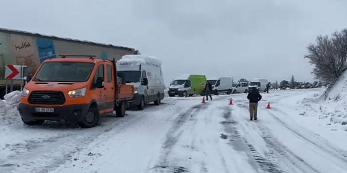 Yolda kalan araçlar Artvin-Ardahan arasını ulaşıma kapattı