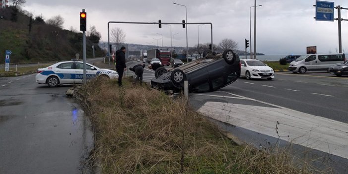 Trabzon’da kaza! Otomobil ters döndü