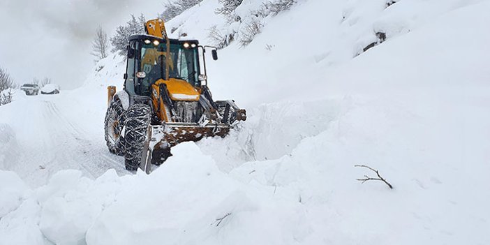 Gümüşhane’nin zorlu coğrafyasında karla mücadele çalışmaları devam ediyor