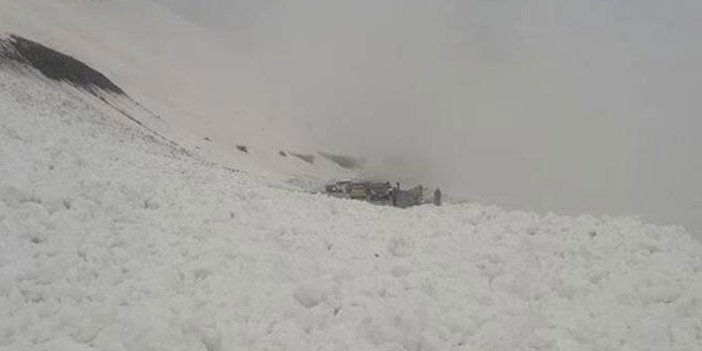 Erzurum'da çığ düştü; 2 kişi kar altında