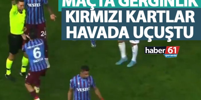 Trabzonspor maçında ortalık karıştı! Kartlar havada uçuştu