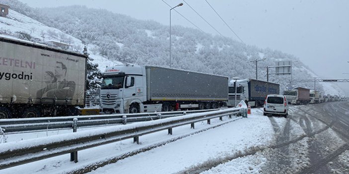 Samsun'da kar yağışı ulaşımı aksattı