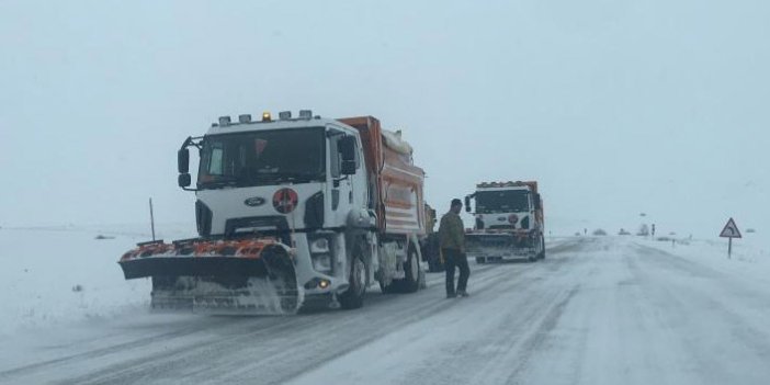 Bayburt'ta 5 köy yolu kardan kapandı
