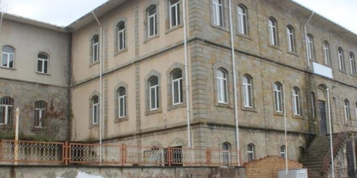 Tarihi Tirebolu Lisesinin yeniden açılması isteniyor