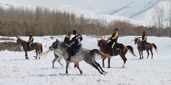 Bayburt'ta karda turnuvası düzenlendi