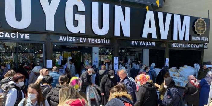 Trabzon'da bir mağazanın indirim gününde izdiham oldu