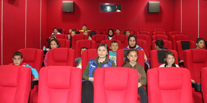 Köy okullarındaki çocuklar ilk kez sinema ile tanıştı