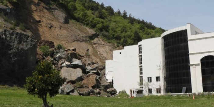 Samsun'da heyelan: Dev kaya parçaları kaydı
