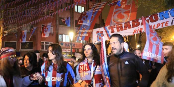 Zonguldaklılar Trabzonspor’un şampiyonluğunu kutladı