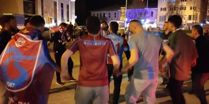 Trabzonspor taraftarı Ardahan'da şampiyonluğu böyle kutladı