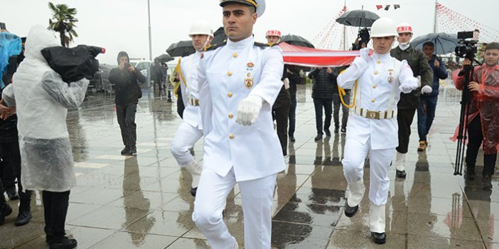 Atatürk'ü temsil eden Bayrak Samsun'dan karaya çıktı
