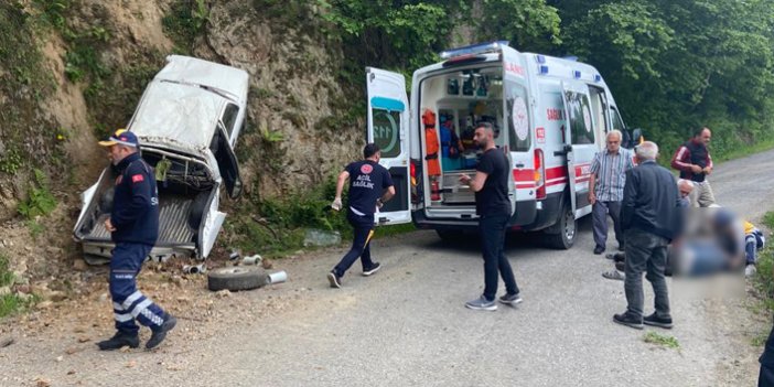 Trabzon’da kamyonet şarampole yuvarlandı! Ölümden döndüler