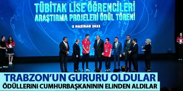 Trabzon'un gururu oldular! Ödüllerini Cumhurbaşkanı Erdoğan'ın elinden aldılar