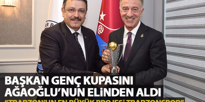 Başkan Genç kupasını Trabzonspor başkanı Ağaoğlu'nun elinden aldı!