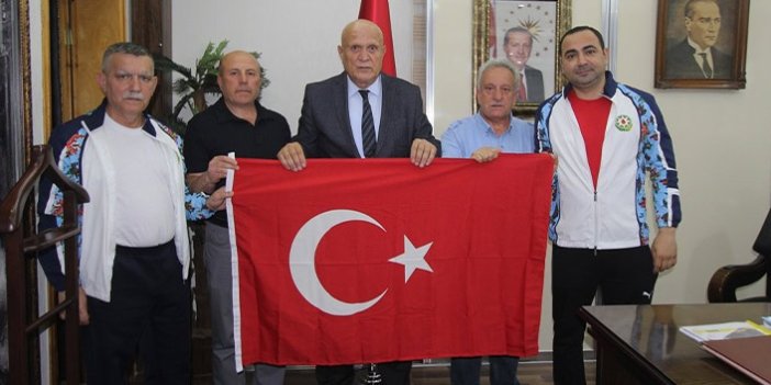 Eski boksör Başkan Pekmezci, Azerbaycanlı boksörlerle buluştu