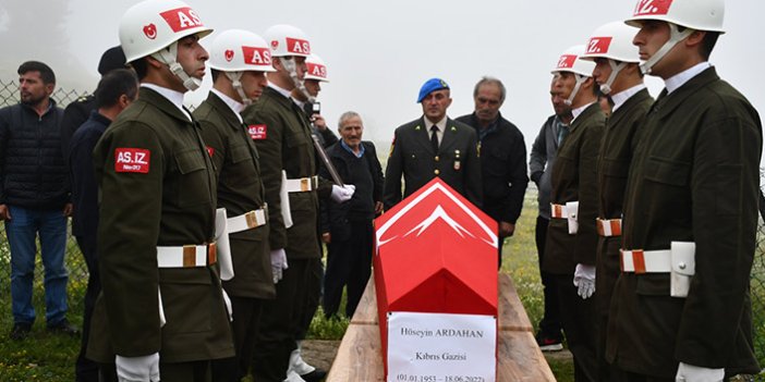 Trafik kazasında hayatını kaybeden Kıbrıs Gazisine askeri tören düzenlendi