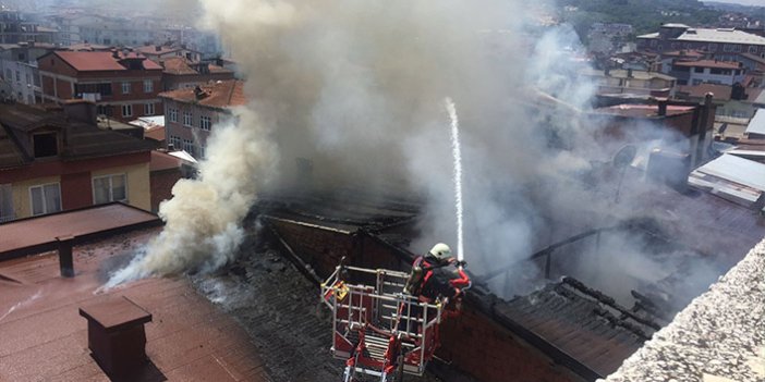 5 katlı binada çıkan yangın diğer binalara da sıçradı!