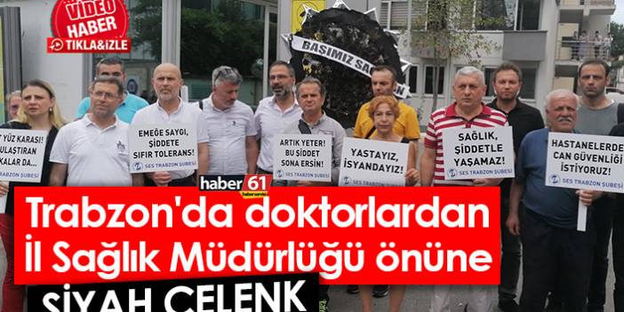 Trabzon'da doktorlardan İl Sağlık Müdürlüğü önüne siyah çelenk