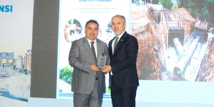Trabzon Büyükşehir Belediyesi ödülünü aldı