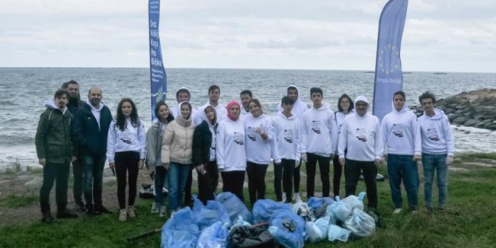 "EU Beach Clean Up" etkinlikleri kapsamında Arsin Sahilinde çevre temizliği yapıldı