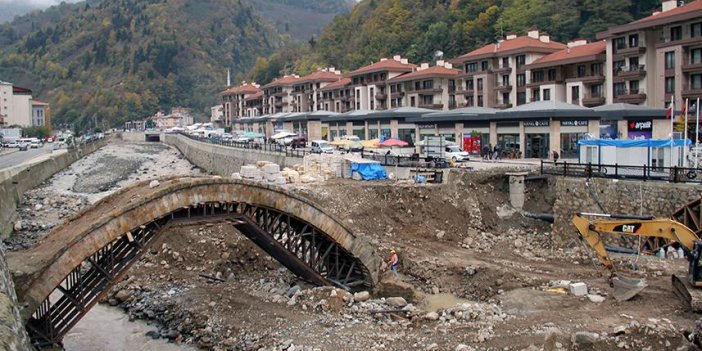 Giresun'da selde zarar gören tarihi kemer köprü onarılıyor