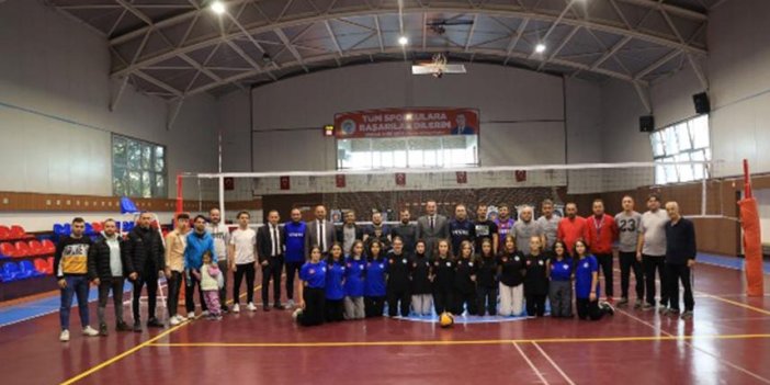 Akçaabat’ta 24 Kasım öğretmenler günü voleybol turnuvası başladı