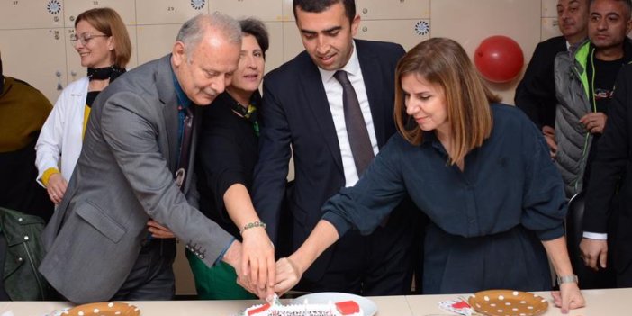Trabzon İl Milli Eğitim Müdürü Fettahoğlu'ndan öğretmenine doğum günü sürprizi!