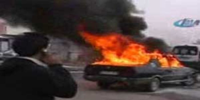 Hopa'da park halinde araç yandı
