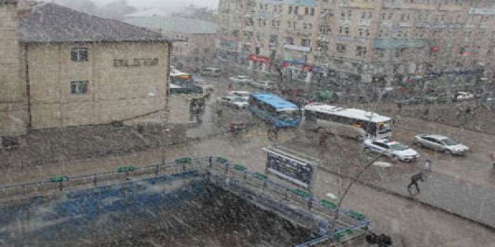 Erzurum'a şaka gibi kar!