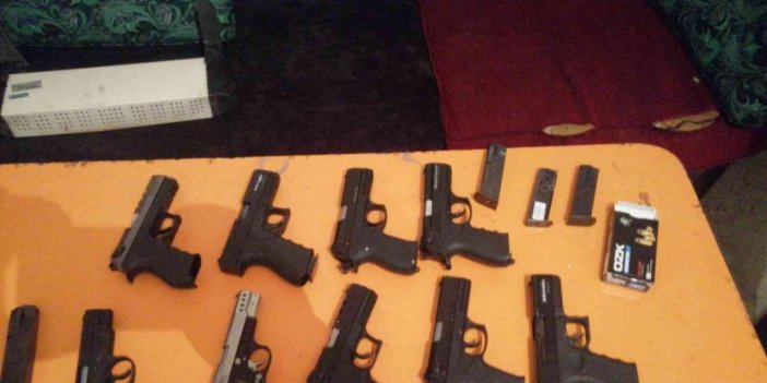 Ankara’da bir şahsın evinde 19 adet ruhsatsız tabanca ele geçirildi