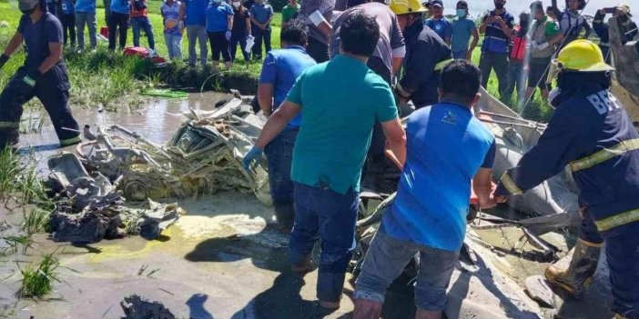 Filipinler Hava Kuvvetlerine ait uçak tarlaya düştü: 2 ölü