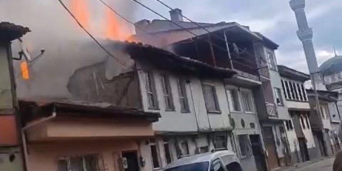 Bursa’da tarihi ev alev alev yandı