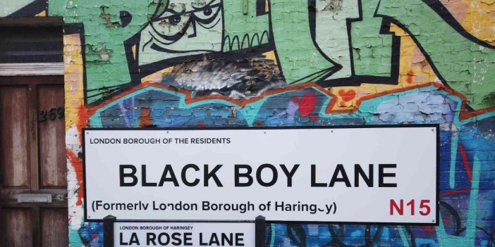 Londra’da ırkçılık gerekçesiyle sokağın ismi değiştirildi