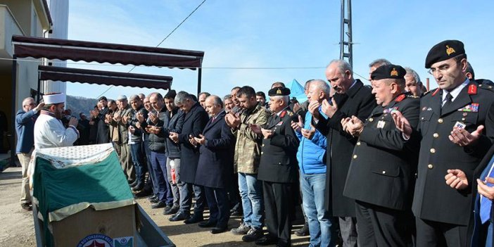 Tümgeneral Çırakoğlu'nun annesinin cenazesi Trabzon'da defnedildi