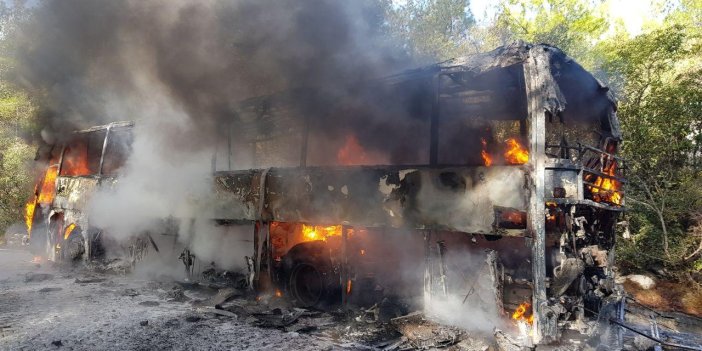 Günel Koreli turistleri taşıyan tur otobüsü alev alev yandı